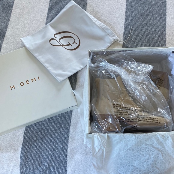 Brand New M Gemi Lelia Booties in Soft Cappuccino Suede. Size 37.5 - Picture 2 of 7